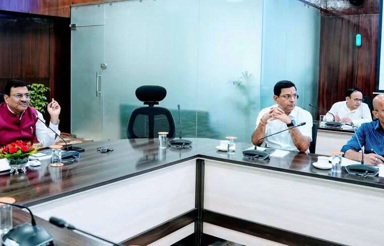 मुख्य सचिव ने की मुख्यमंत्री घोषणाओं की प्रगति की समीक्षा, सीएम घोषणाओं को प्राथमिकता पर लेते हुए निर्धारित समयसीमा में पूर्ण करने के दिए निर्देश