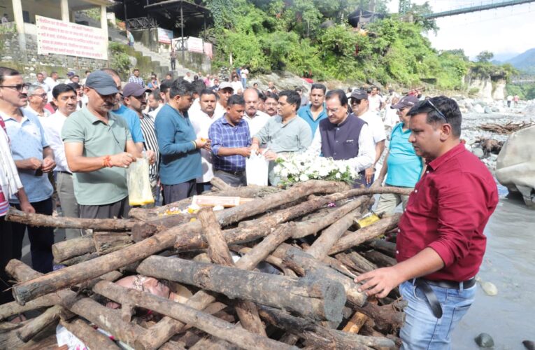 नैनीताल जिला सूचना अधिकारी गिरिजा शंकर जोशी को दी गई अंतिम विदाई