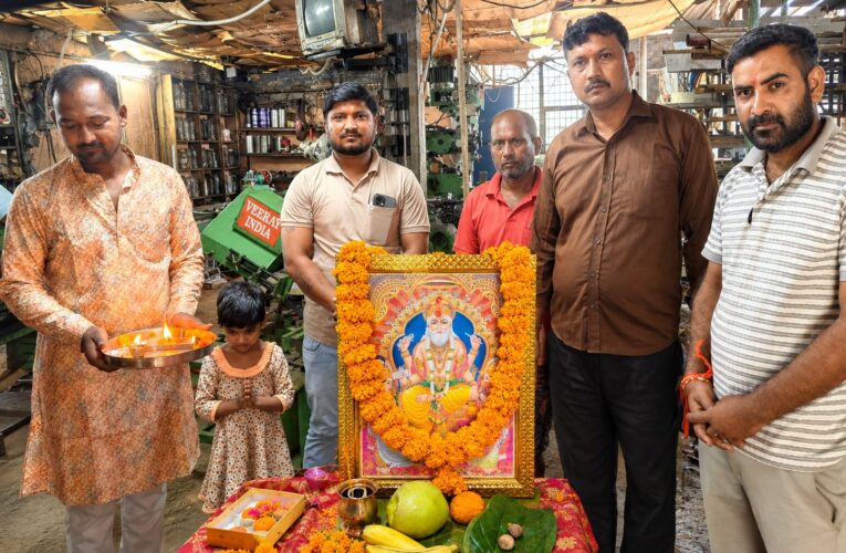 भगवान विश्वकर्मा की जयंती के अवसर पर शुभम पैकेजिंग फैक्ट्री में की गई पूजा-अर्चना, भगवान विश्वकर्मा सृजन, शिल्प, कौशल और कर्म के प्रतीक: धीरेंद्र सिहं