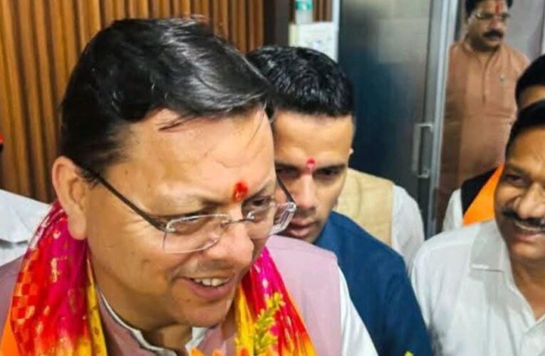 भाजपा प्रदेश कार्यालय में मुख्यमंत्री धामी का जोरदार स्वागत, भाजपा के वरिष्ठ नेता सुशील पेगोवाल ने किया अभिनंदन