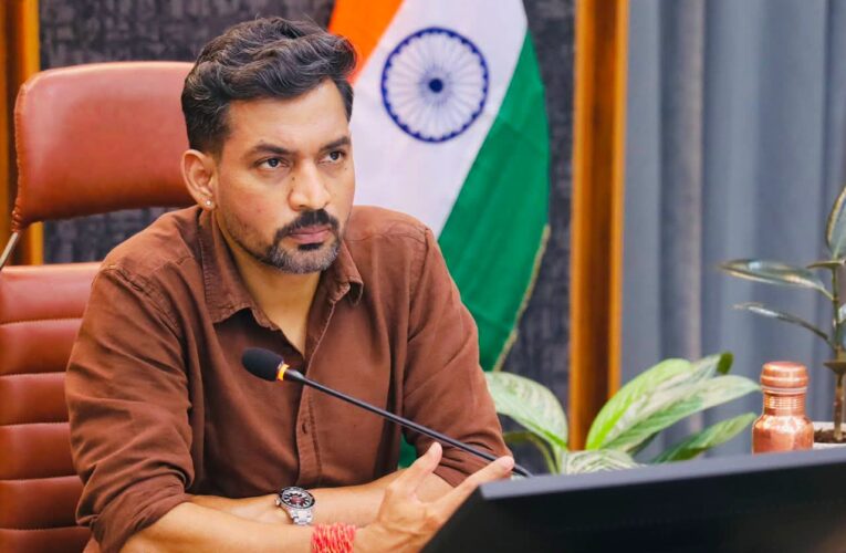 जिला प्रशासन की पहल से सेवा संकल्प अभियान के तहत 1611 बुजुर्गों को मिला सामाजिक सुरक्षा कवच; नवम्बर माह से मिलेगी वृद्धावस्था पेंशन, ‘एक-एक पात्र व्यक्ति तक पहुंचे सरकार की योजना; कोई भी पात्र बुजुर्ग न रहे सामाजिक सुरक्षा से वंचितः डीएम