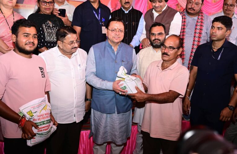 जनसमस्याओं का समयबद्ध समाधान सुनिश्चित करें अधिकारी, लोगों को बार-बार कार्यालयों के चक्कर न लगाने पड़ें : मुख्यमंत्री, सेवा संकल्प अभियान के तहत देहरादून में आयोजित बहुउद्देशीय शिविर में मुख्यमंत्री ने किया प्रतिभाग, विभागीय स्टॉलों का किया अवलोकन