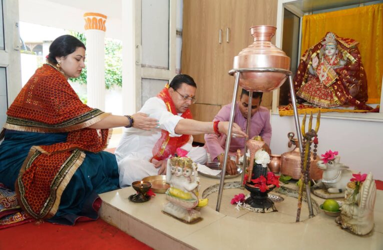 शारदीय नवरात्रि के प्रथम दिवस पर मुख्यमंत्री पुष्कर सिंह धामी ने की पूजा-अर्चना, प्रदेशवासियों की सुख-समृद्धि की कामना