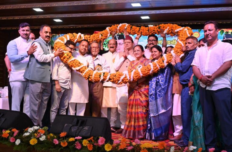 मुख्यमंत्री पुष्कर सिंह धामी ने किया मां कुंजापुरी मेले की स्वर्ण जयंती का शुभारंभ, ‎ध्वजारोहण कर नौ दिवसीय मेले का किया उद्घाटन, टिहरी में पर्यटन और विकास कार्यों का किया उल्लेख