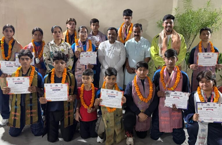 मुख्यमंत्री चैंपियनशिप ट्रॉफी खेल महाकुंभ-26 में स्वर्ण,कांस्य व रजत जीत करने वाले युवा खिलाड़ियों का पूर्व मेयर गौरव गोयल ने किया सम्मान