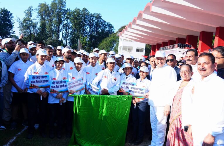 मुख्यमंत्री पुष्कर सिंह धामी ने नशामुक्त उत्तराखण्ड वॉकथॉन को दिखाई हरी झंडी, नशे के खिलाफ लड़ाई केवल सरकार और पुलिस की नहीं, पूरे समाज की साझा जिम्मेदारी : मुख्यमंत्री