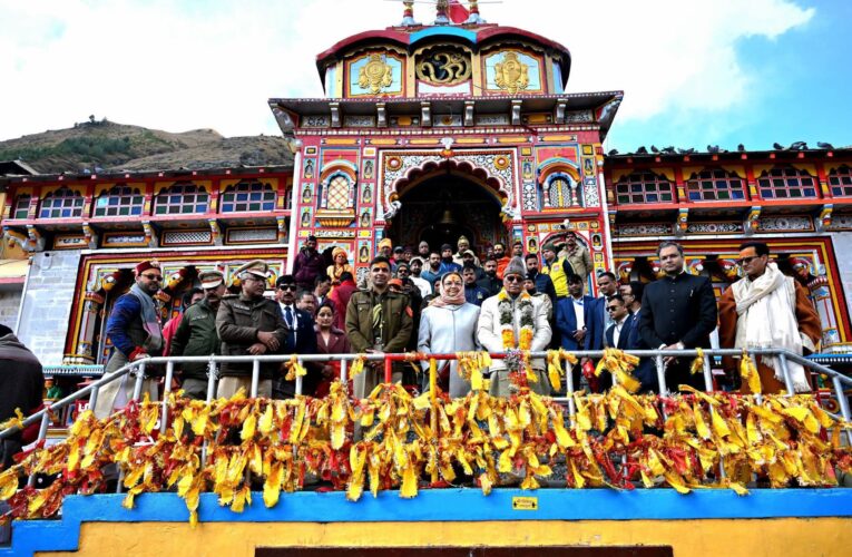 राज्यपाल डॉ. ढाल सिंह बिसेन ने भगवान बद्री विशाल के दर्शन कर प्रदेश की खुशहाली की कामना की, श्रद्धालुओं से देवभूमि की संस्कृति एवं विरासत के संरक्षण के साथ स्वच्छ और नशामुक्त समाज के निर्माण में योगदान देने की अपील की