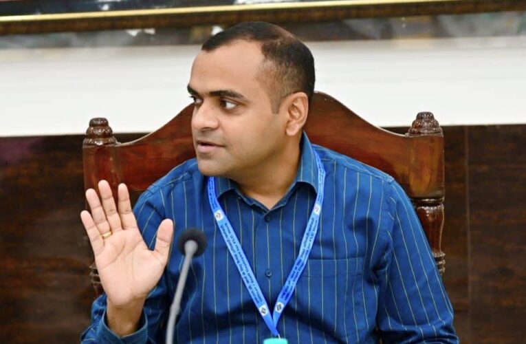 जिलाधिकारी मयूर दीक्षित ने जनपदवासियों से हरिद्वार को स्वच्छ एवं सुंदर बनाने के लिए स्वच्छता अभियान में बढ़-चढ़कर प्रतिभाग करने की अपील, कुंभ मेला-2027 की तैयारियों के दृष्टिगत जनपद में चलाया जा रहा विशेष स्वच्छता अभियान