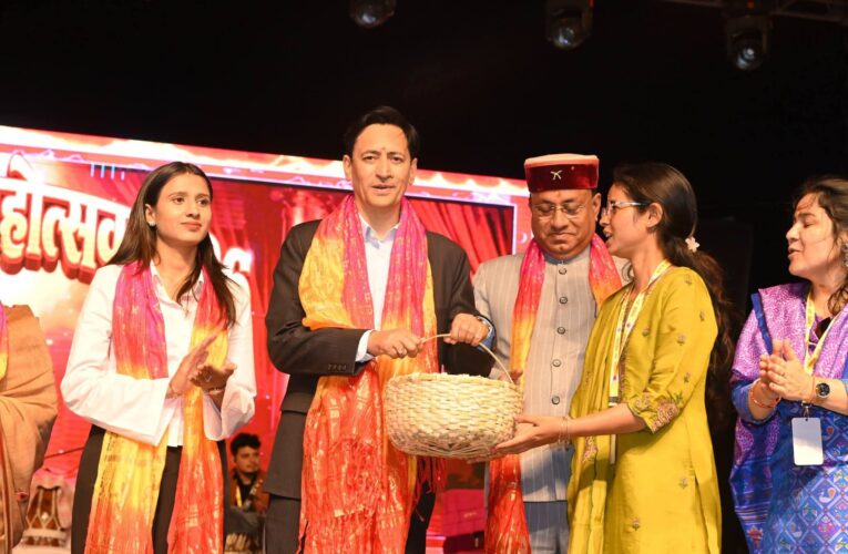भव्य समारोह के साथ सम्पन्न हुआ पांच दिवसीय कुमाऊं द्वार महोत्सव, आयुक्त कुमाऊं दीपक रावत रहे मुख्य अतिथि