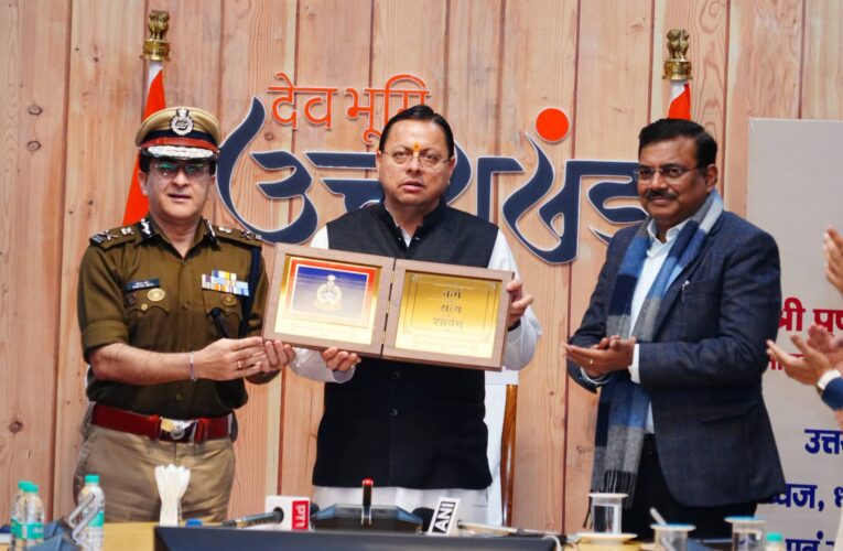 मुख्यमंत्री पुष्कर सिंह धामी ने उत्तराखण्ड पुलिस के नवीन गौरव चिह्नों का किया अनावरण, मुख्यमंत्री ने सतर्कता जागरूकता सप्ताह-2026 का किया शुभारंभ