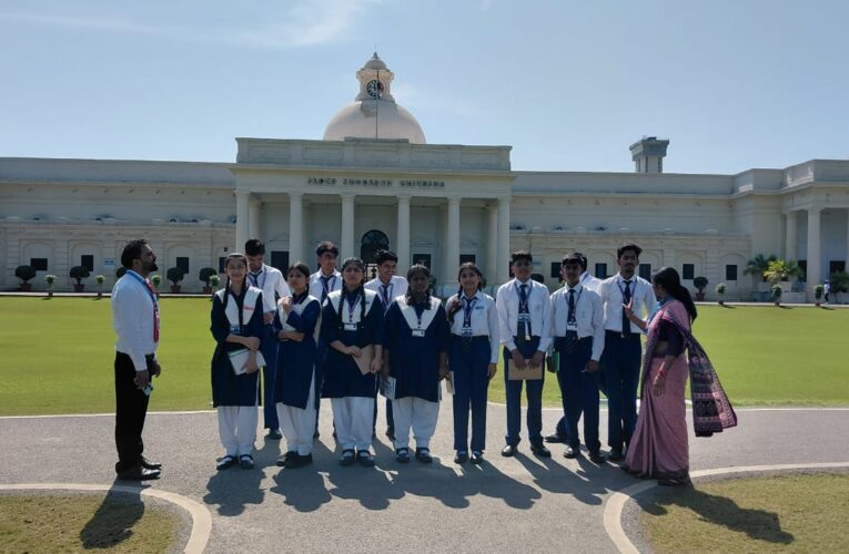 माउण्ट लिटरा जी स्कूल भगवानपुर के विद्यार्थियों ने किया-आई०आई०टी० रुड़की का शैक्षणिक भ्रमण, सीखे कैरियर निर्माण के गुण